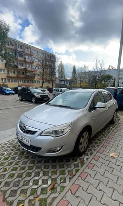 Opel Astra cena 22900 przebieg: 122000, rok produkcji 2010 z Łódź małe 22